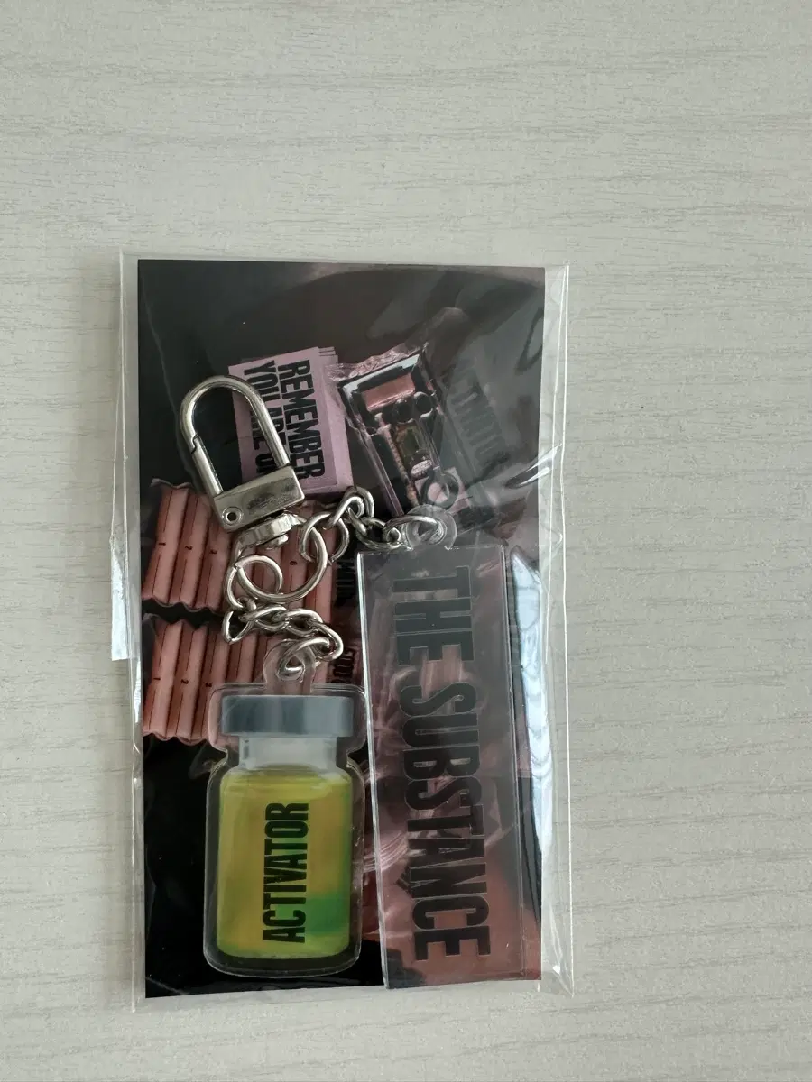 영화 서브스턴스 키링 공식 극장 굿즈 ACTIVATOR 아크릴 키링
