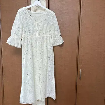 질스튜어트 시원한 꽃 레이스가 귀여운 겉옷 가운 롱 가디건
