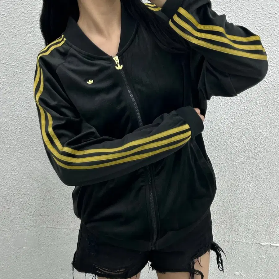 아디다스 골드라인 벨벳 블랙 집업 XS
