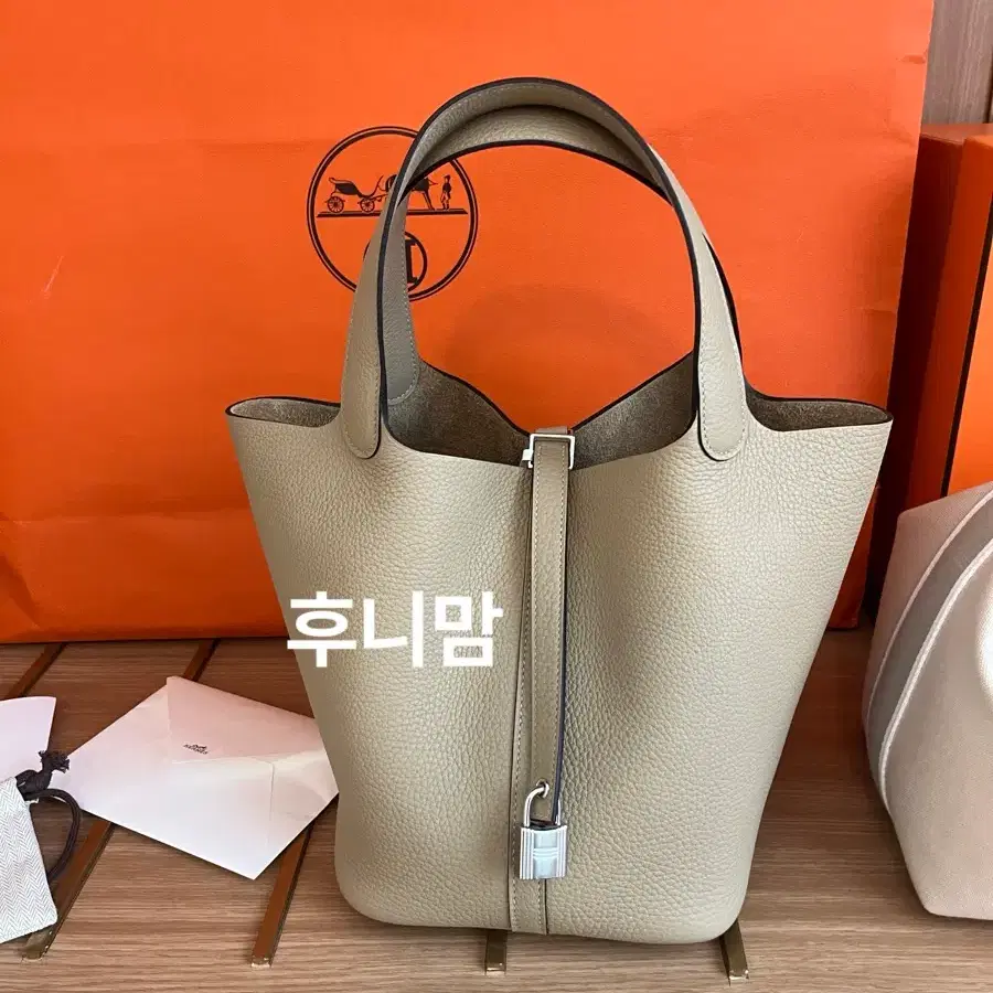 에르메스 피코탄22