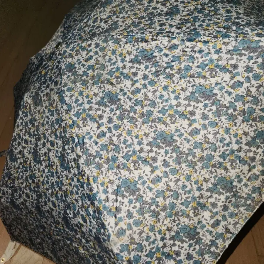 꽃무늬 우산 양산입니다