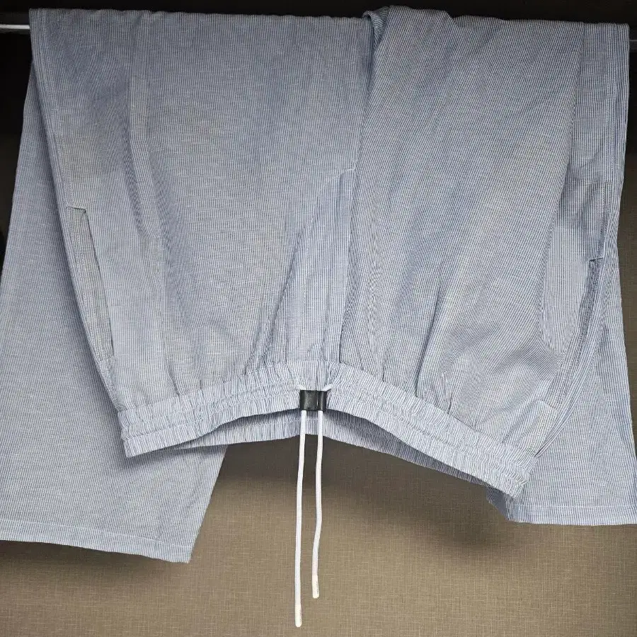 로로피아나 세로 줄무늬 홈웨어 린넨 바지