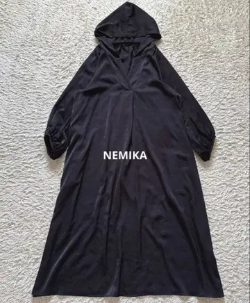 새상품급 NEMIKA 후드 원피스 블랙 새틴