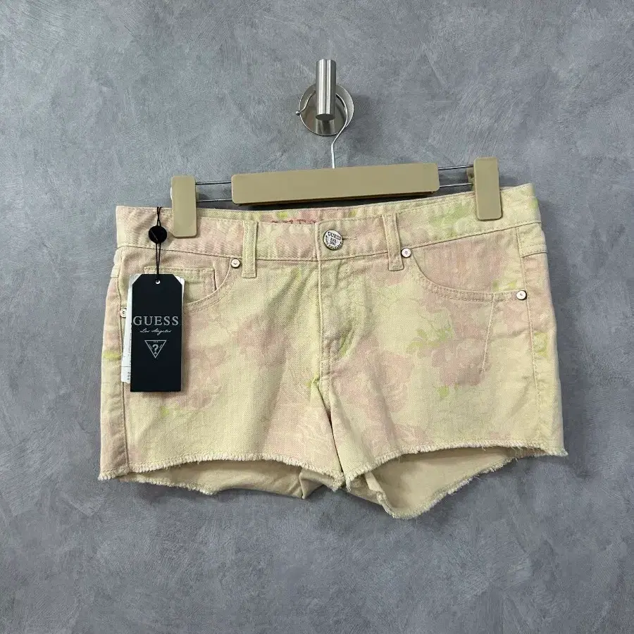 게스 꽃무늬 숏팬츠 새상품 S