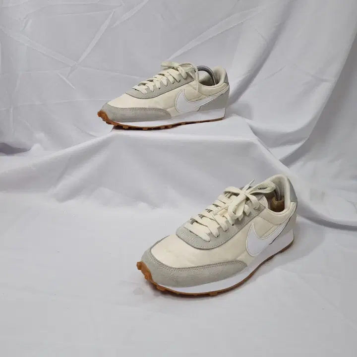 두하빈티지 240 나이키 데이브레이크 써밋 화이트 스니커즈