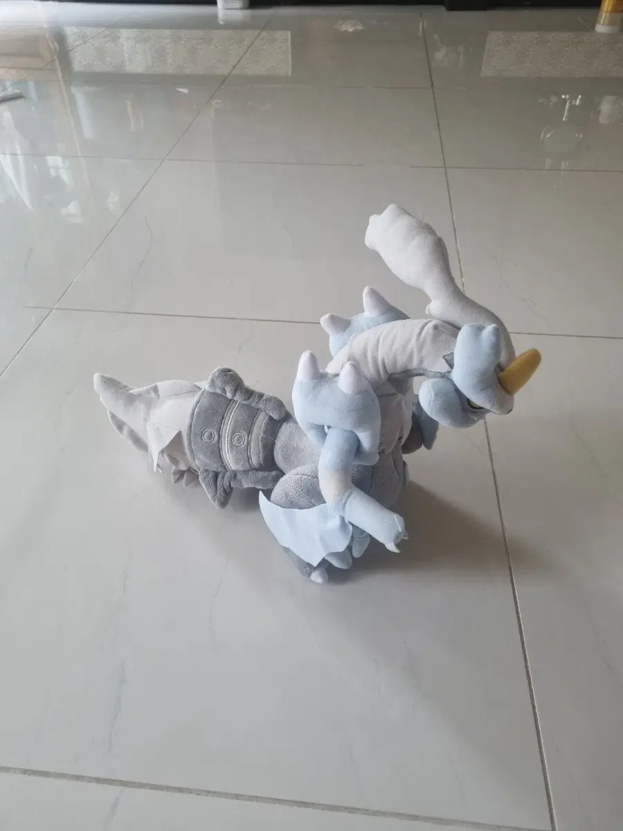 화이트 큐레무 인형(화큐)