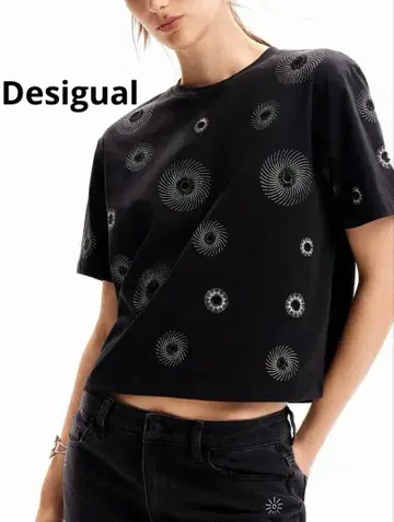 [레어] Desigual 데시구알 자수 비즈 T셔츠 블랙 XS