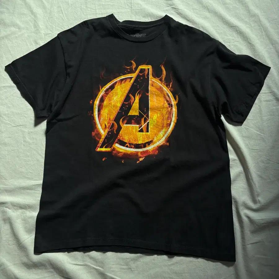 Avengers 어벤져스 플레임 에이 로고 반팔 티셔츠 L