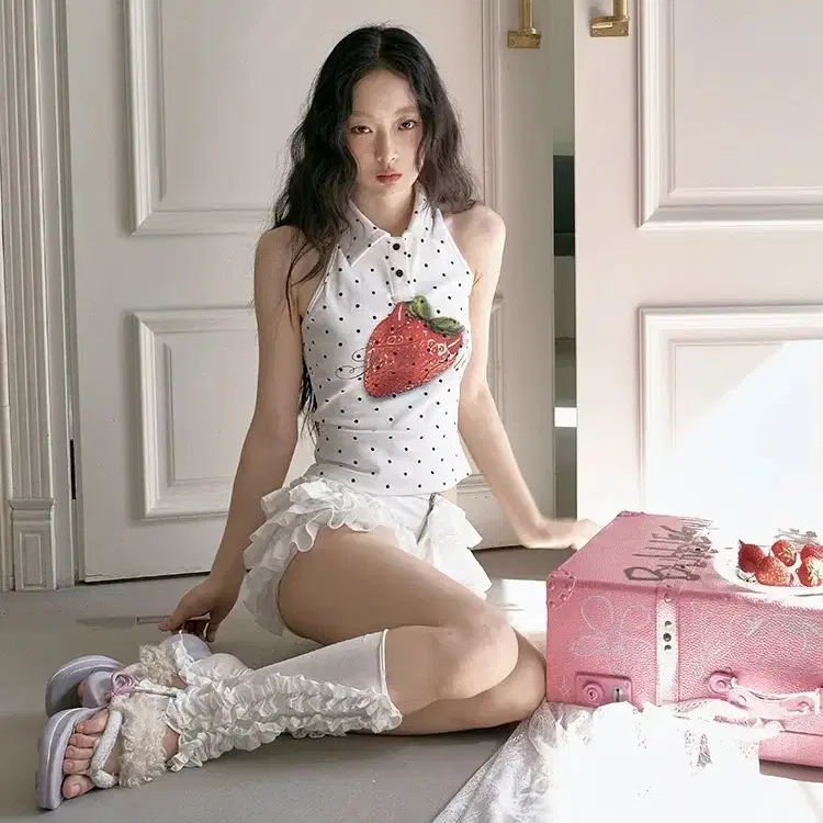 NO NUTS 노넛츠 도트 딸기 프린트 홀터넥 백리스 탱크탑