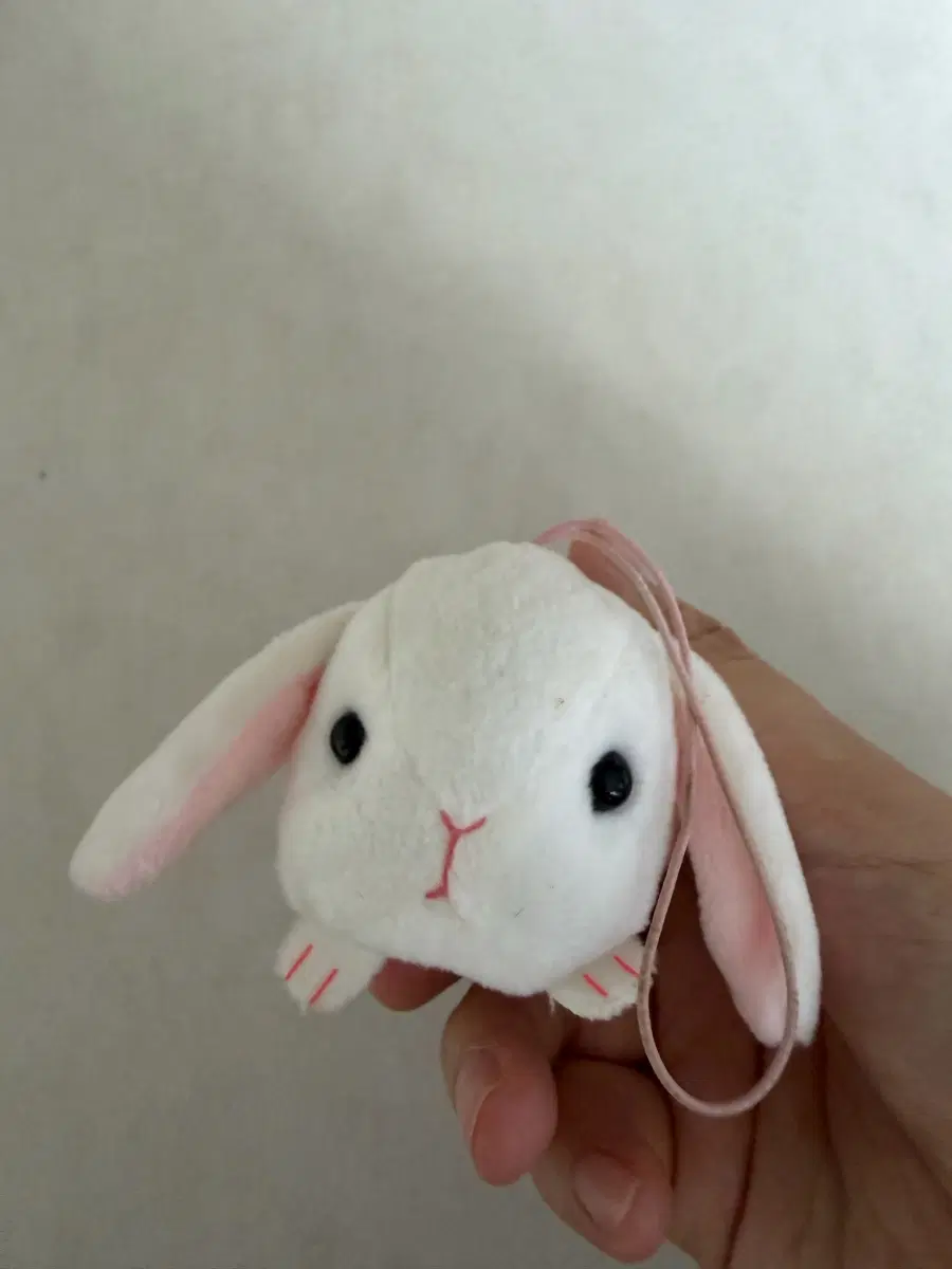 어뮤즈 흰토끼 인형 키링
