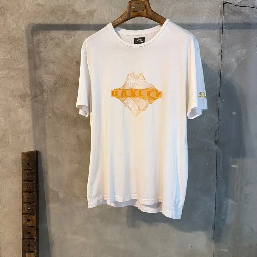 오클리 반팔티셔츠 남성105