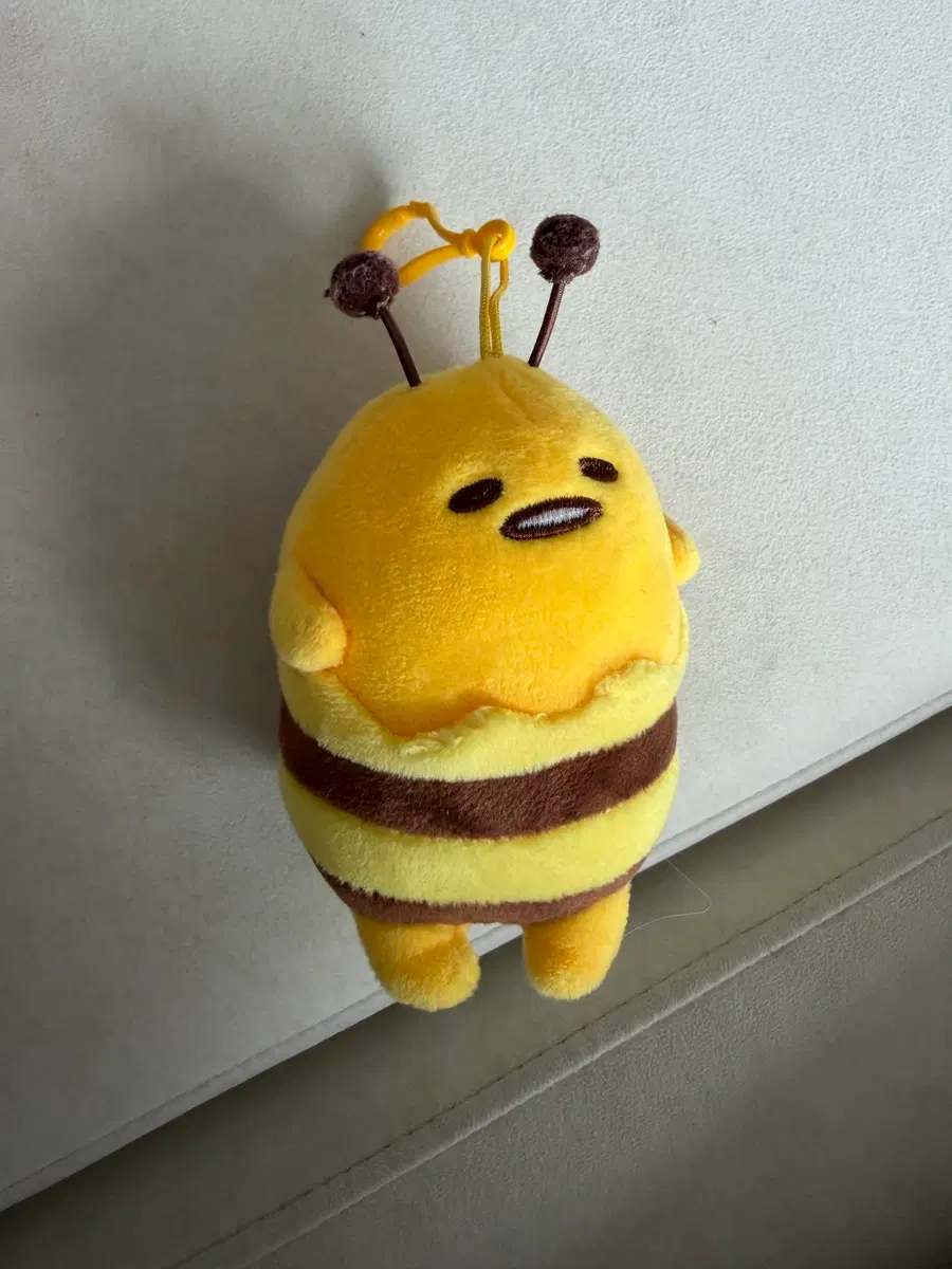 구데타마 벌 키링