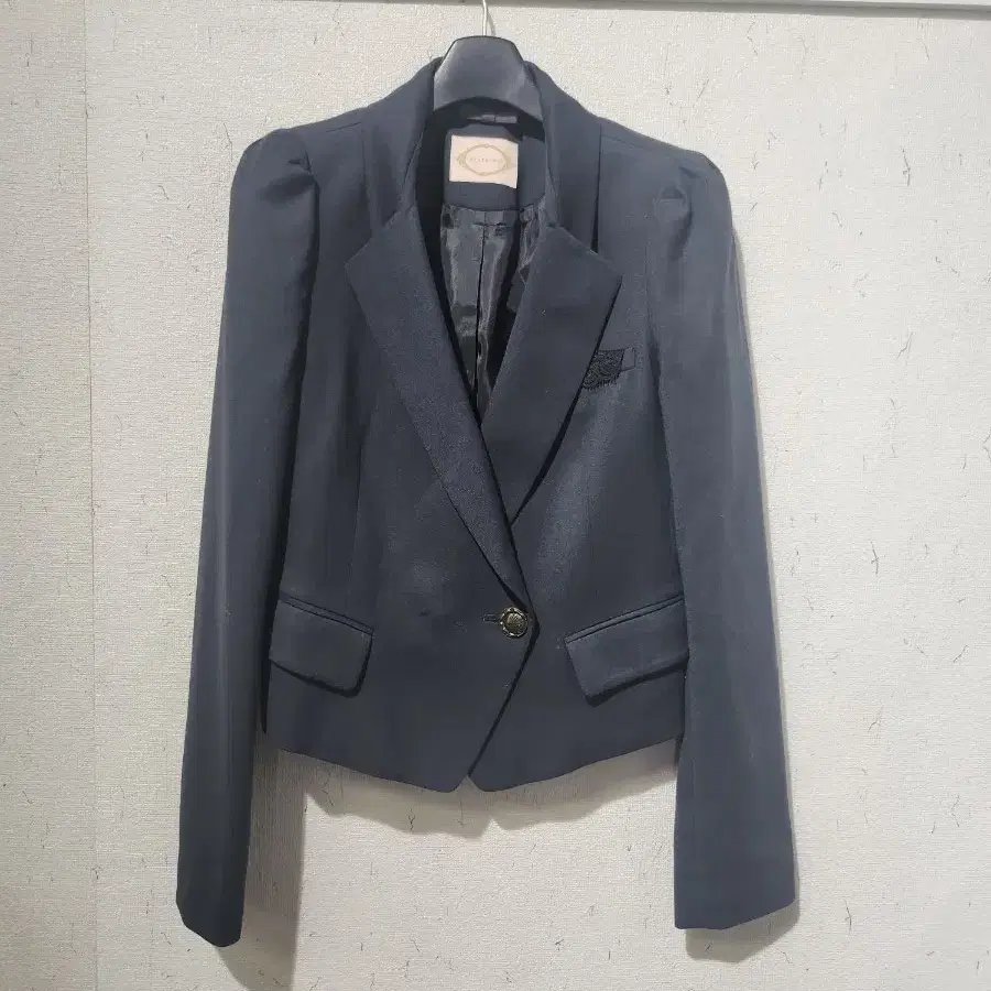 레니본 퍼프소매 크롭 자켓