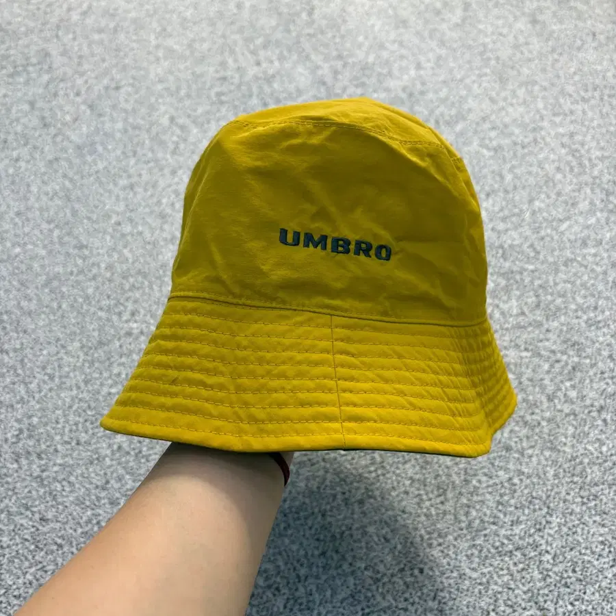 엄브로 자수 버킷햇 모자 벙거지 0728J1