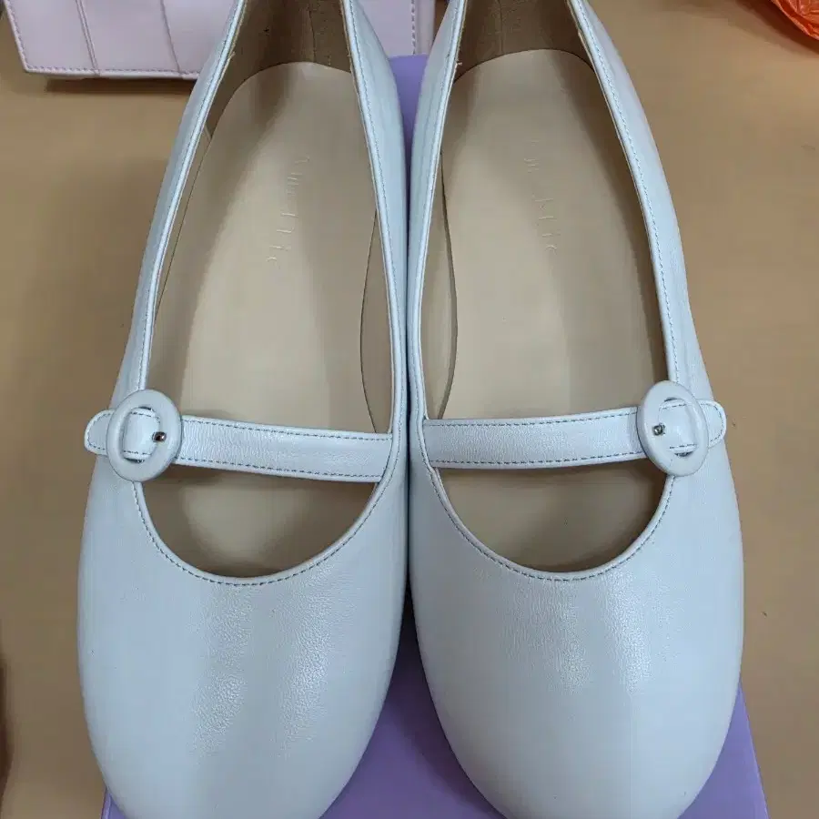 아멜리아 펌프스 화이트