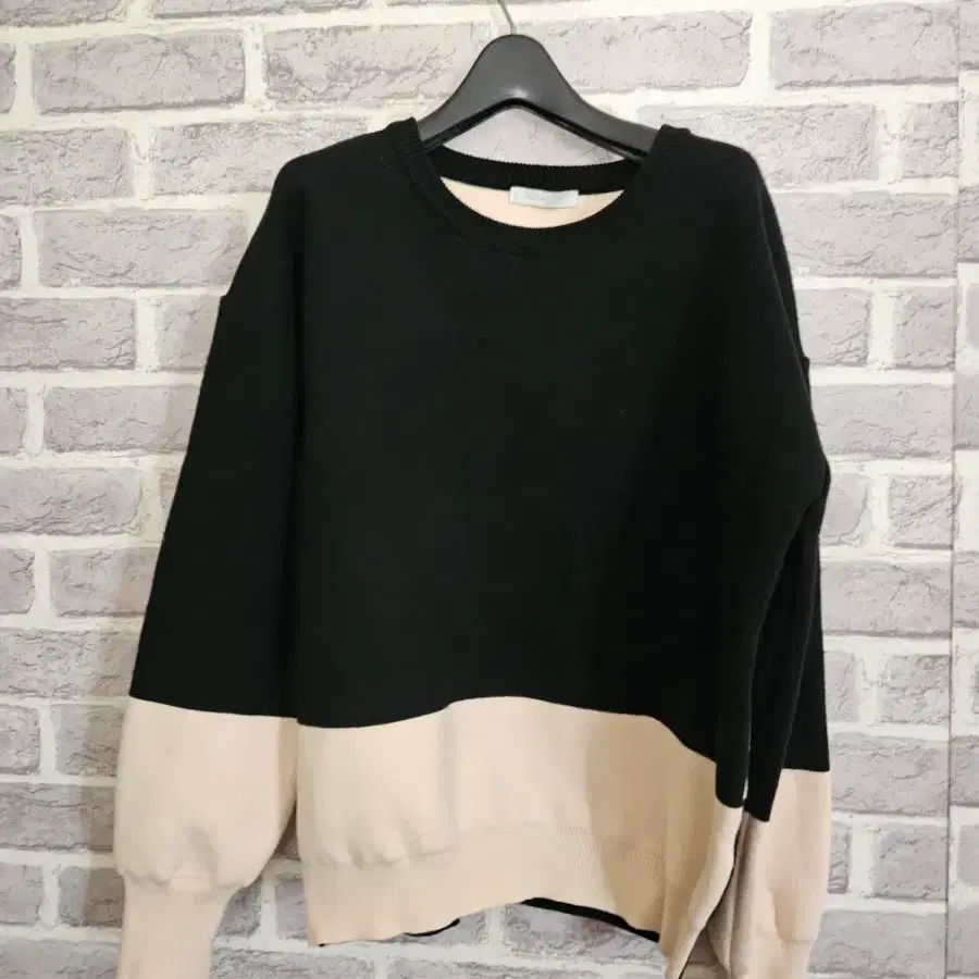 Mazia look 블랙배색 니트/알뜰한여우