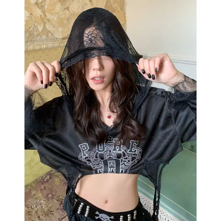 FOURFORTY 퓨어 레이스 패치워크 숏 후드티