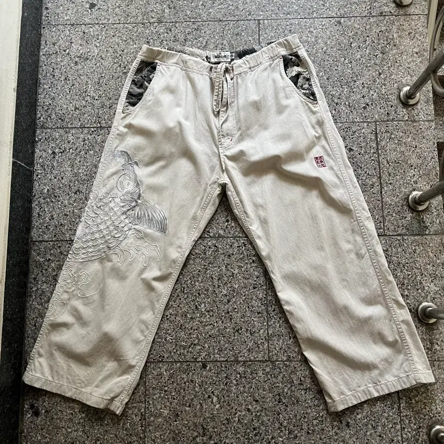 카라쿠리 타마시 일본 빈티지 오리엔탈 잉어 자수 린넨 와이드 팬츠