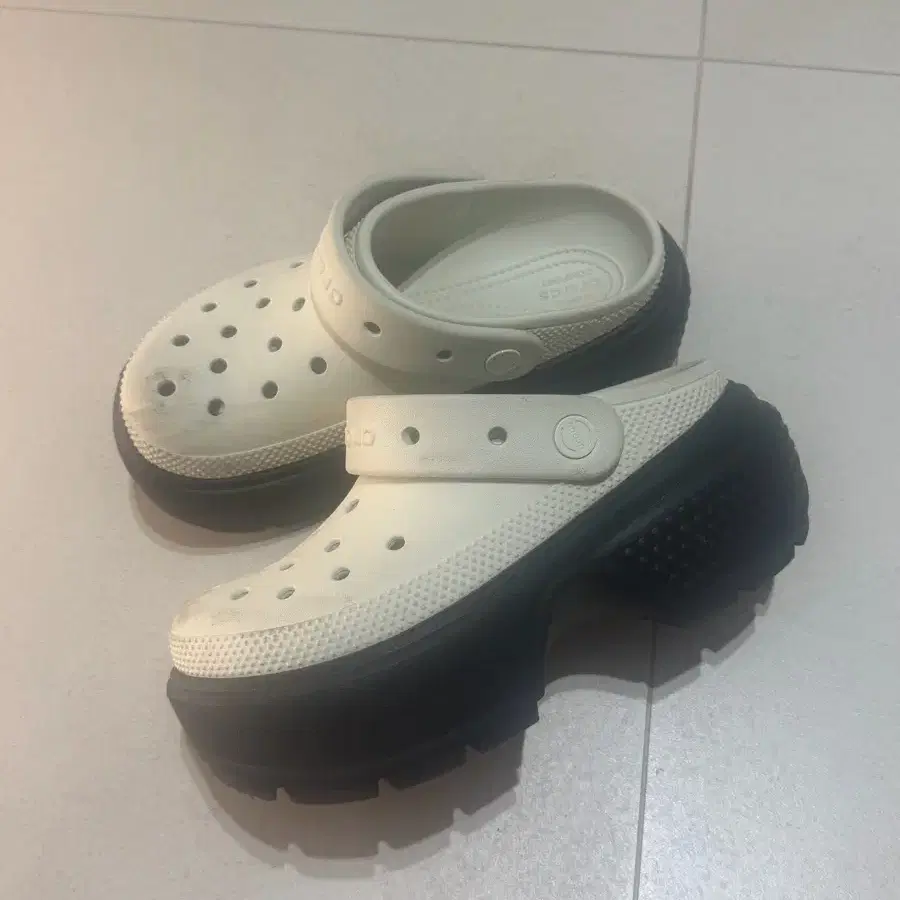 크록스 스톰프 클로그