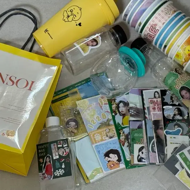 엔믹스 배이 생일카페 특전 굿즈+설윤 생일카페 굿즈 소량+엔믹스 데뷔 기념 카페 굿즈 소량+비공굿 소량일괄 판매