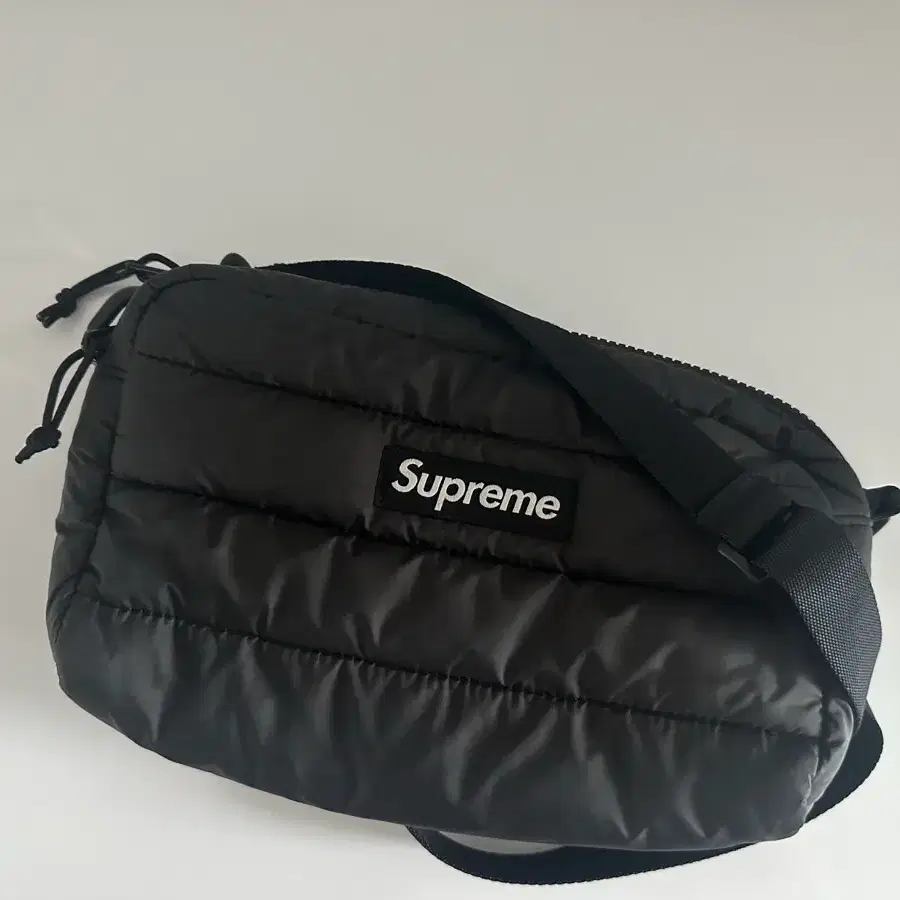22 fw 슈프림 퍼퍼 사이드백 블랙