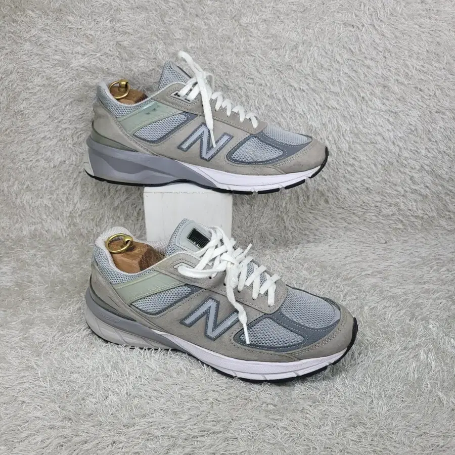 구제짱짱맨 250 뉴발란스 990v5 그레이 스니커즈