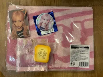 ME:I 미아이 머플러 타월 7000엔 트레이딩 카드 캔뱃지 스퀴즈 모모나