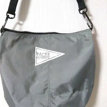 PACKER 숄더백 그레이