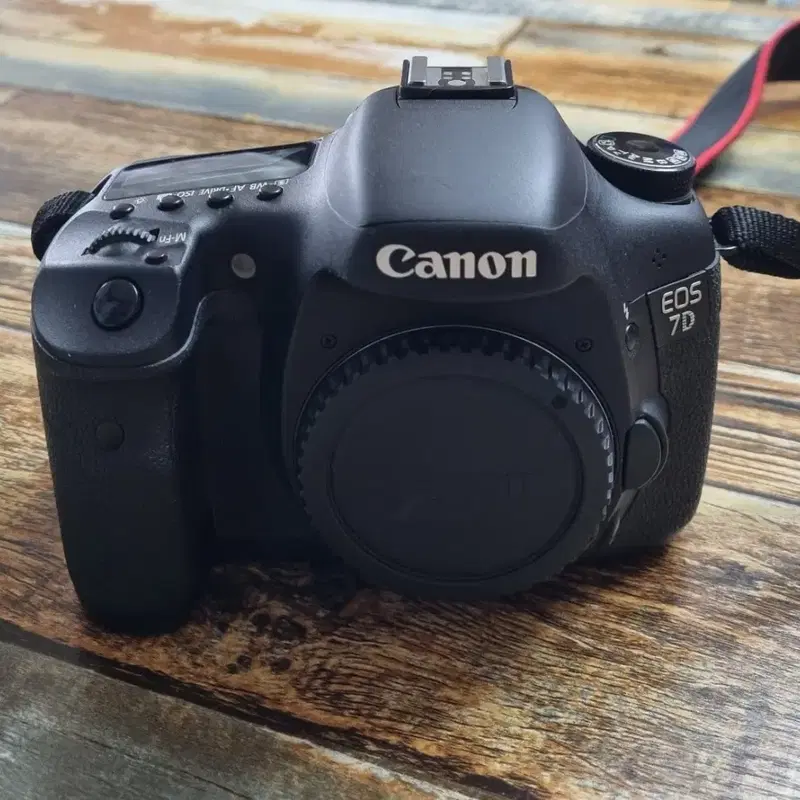 캐논 EOS 7D DSLR 디지털 카메라 팝니다.