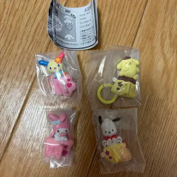 [가격 인하] 산리오 캐릭터즈 키링 행거 4종 세트