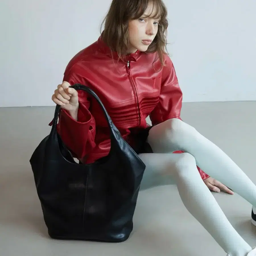 여밈 vase bag 블랙 가방