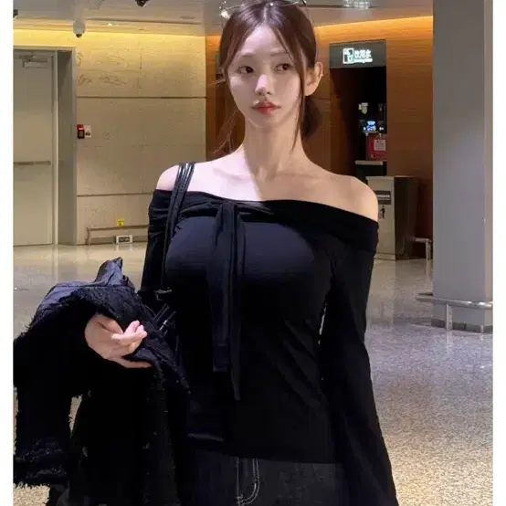 [품절템/1회착] 카인다미 멀티 타이 사이드 버튼 티셔츠 (블랙/free)