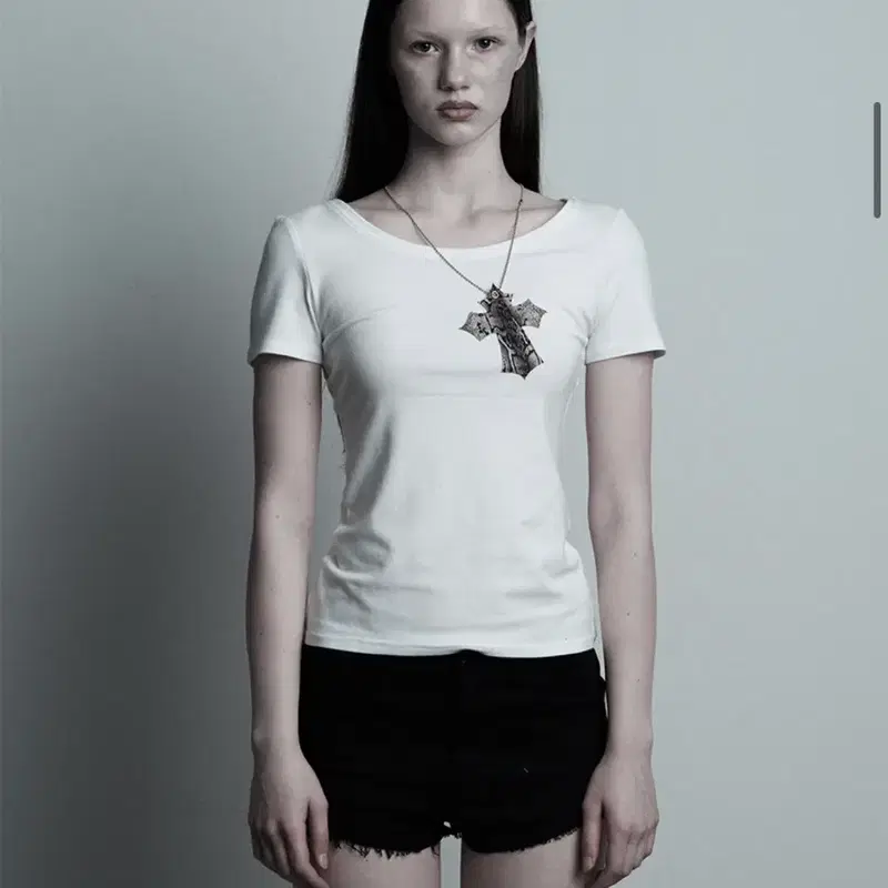 일리오 White-python Cross necklace T-shirt