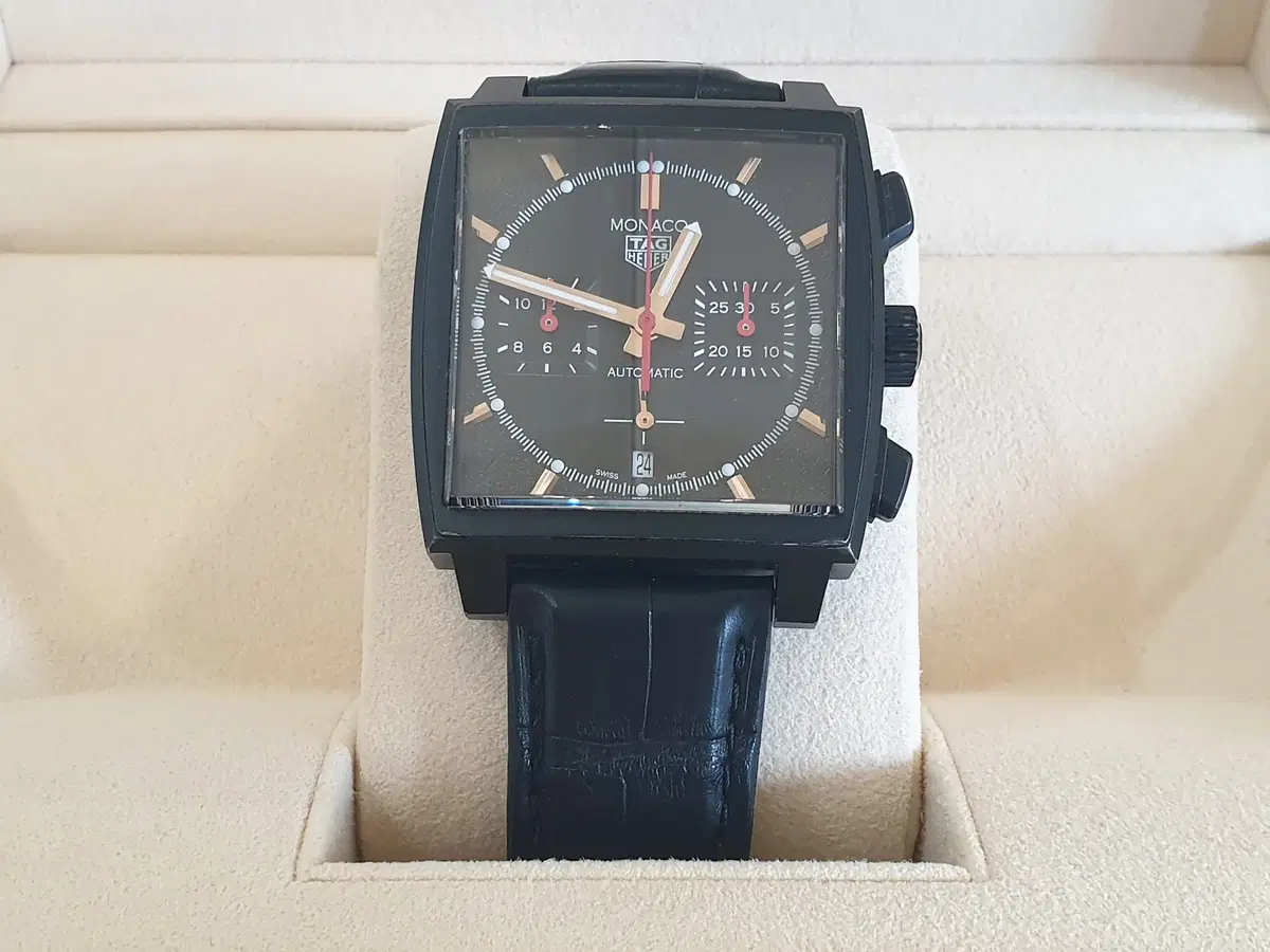 태그호이어 모나코 다크로드 한정판 CBL2180