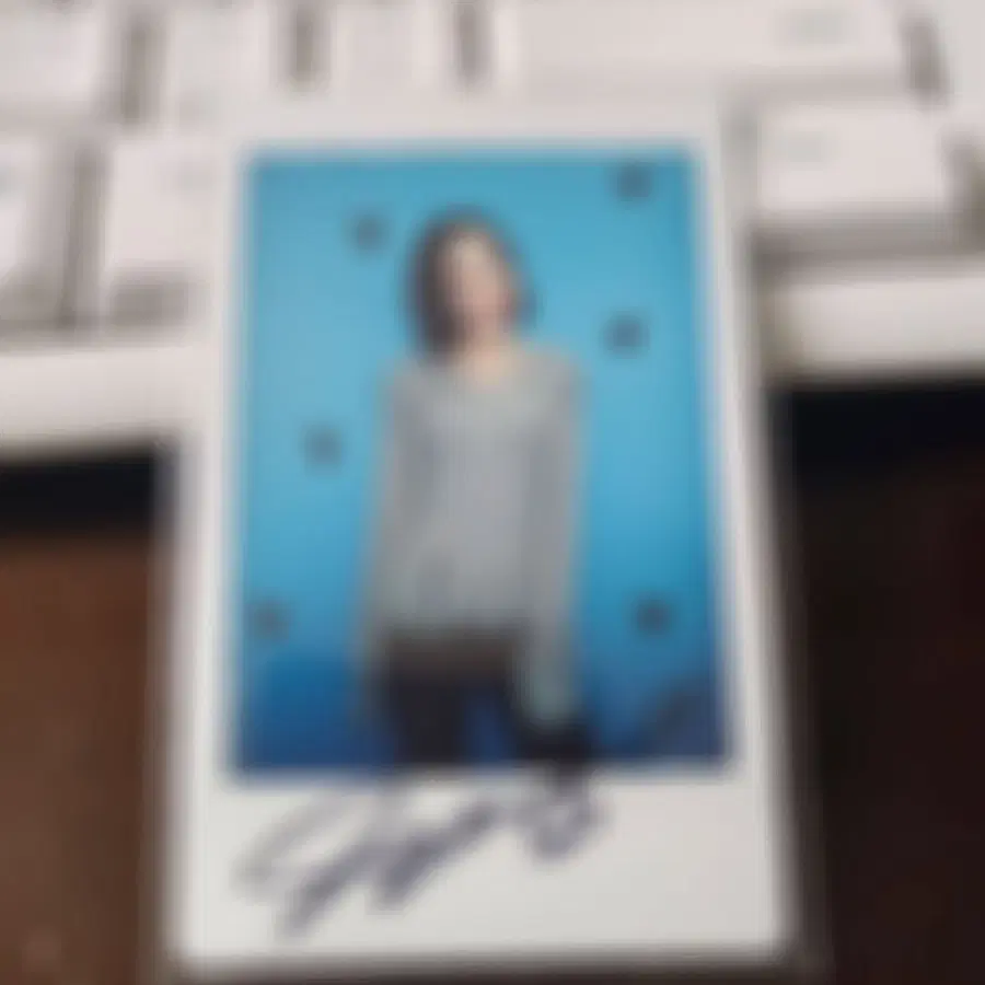 이달소 이브 싸인 폴라