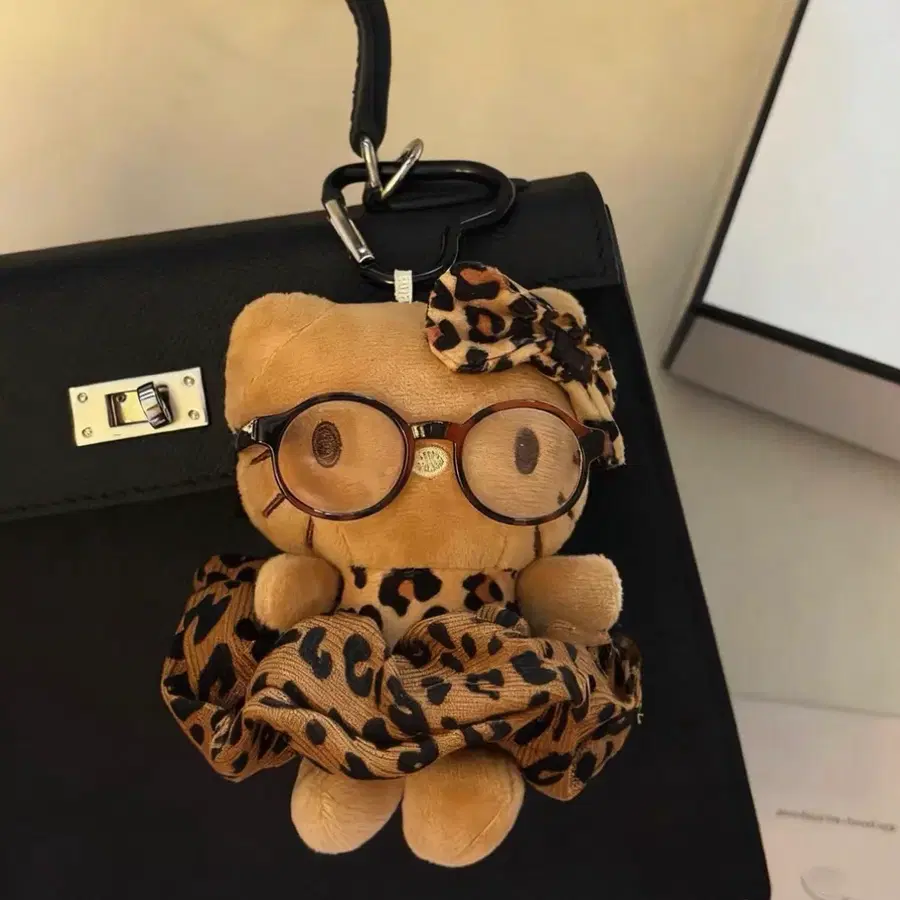 헬로키티 레오파드 안경 인형 키링