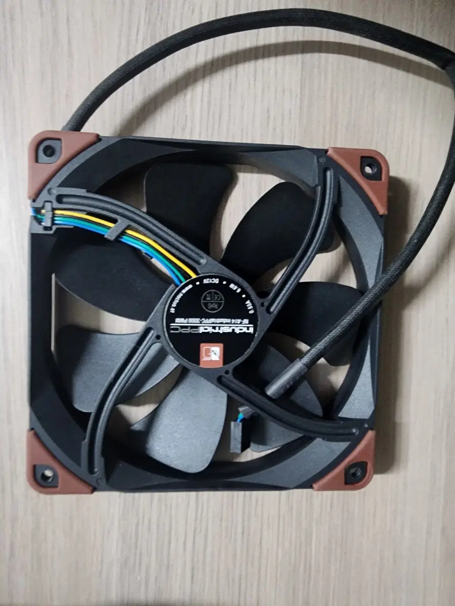 녹투아 NF-A14 IndustrialPPC-3000 PWM