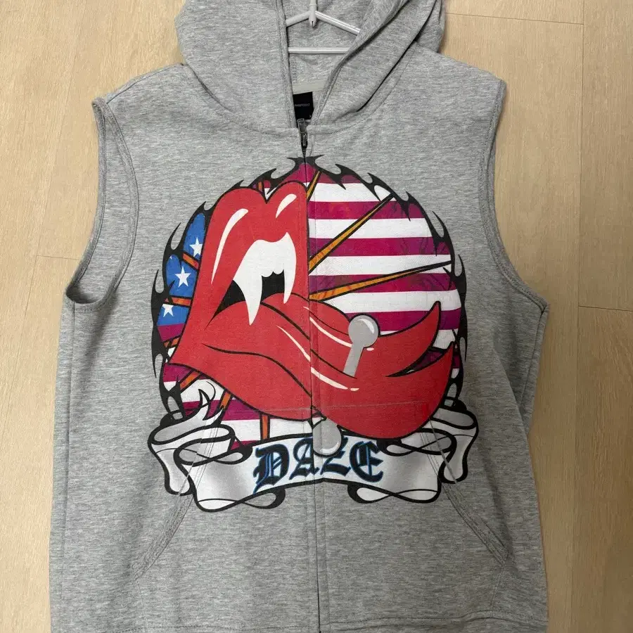 비엑세스 Tongue Piercing Hoodie Vest