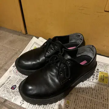 레이스업 통굽 신발 블랙