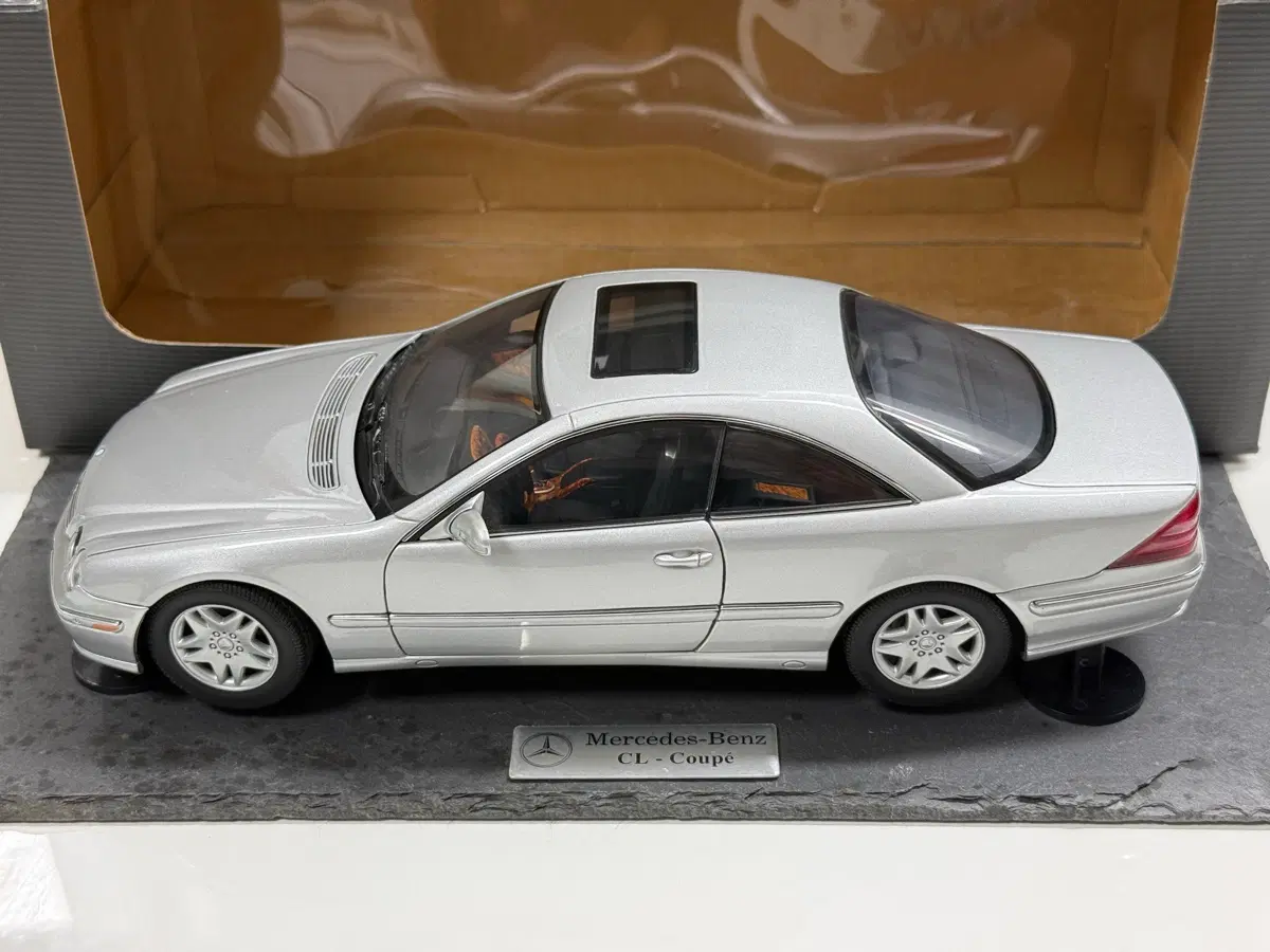 1/18 autoart mercedes benz cl 500 dealer ver.