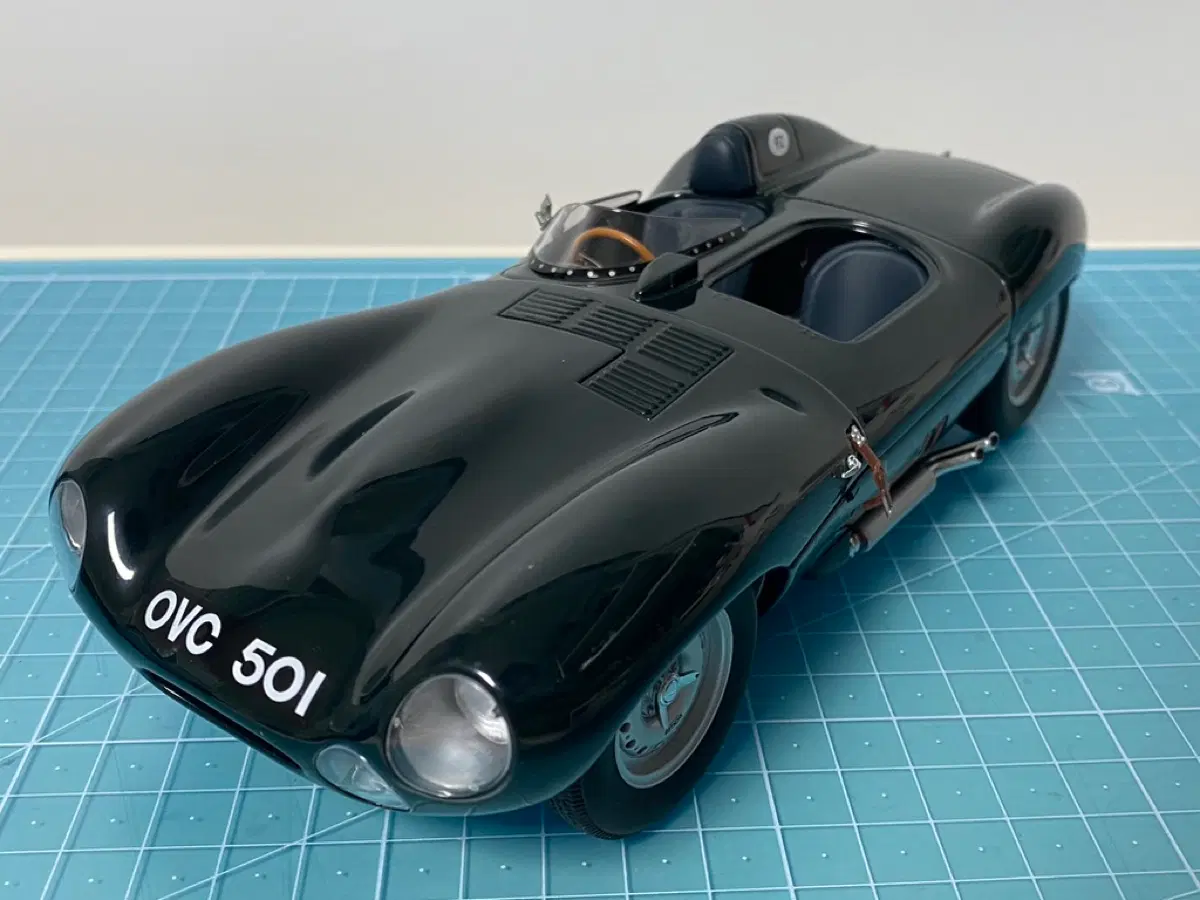 1/18 autoart jaguar d-type