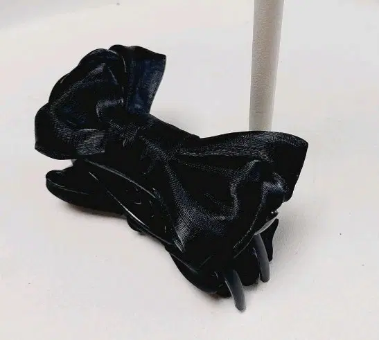 블랙 쉬폰 리본 집게핀