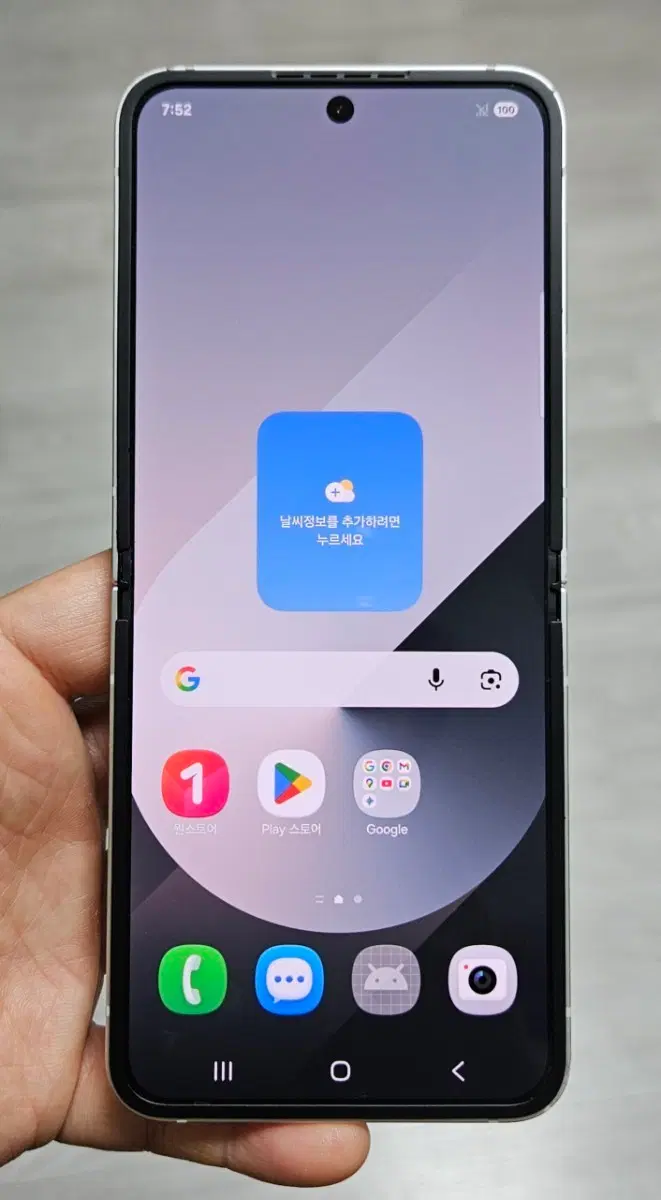 갤럭시 Z플립6 실버 256GB 싸게 팝니다.