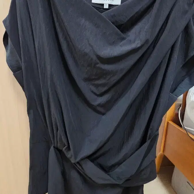 레이브 드레이프 블라우스 2