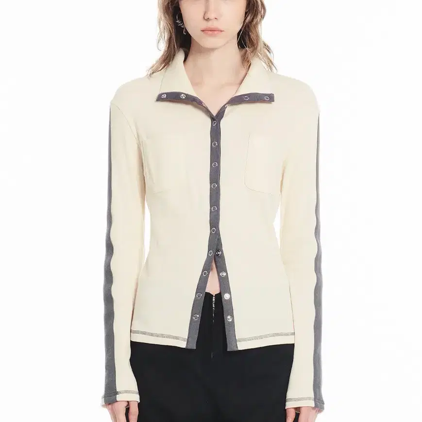 ์ธ๋ฆญ POCKET SNAP BUTTON TOP / IVORY