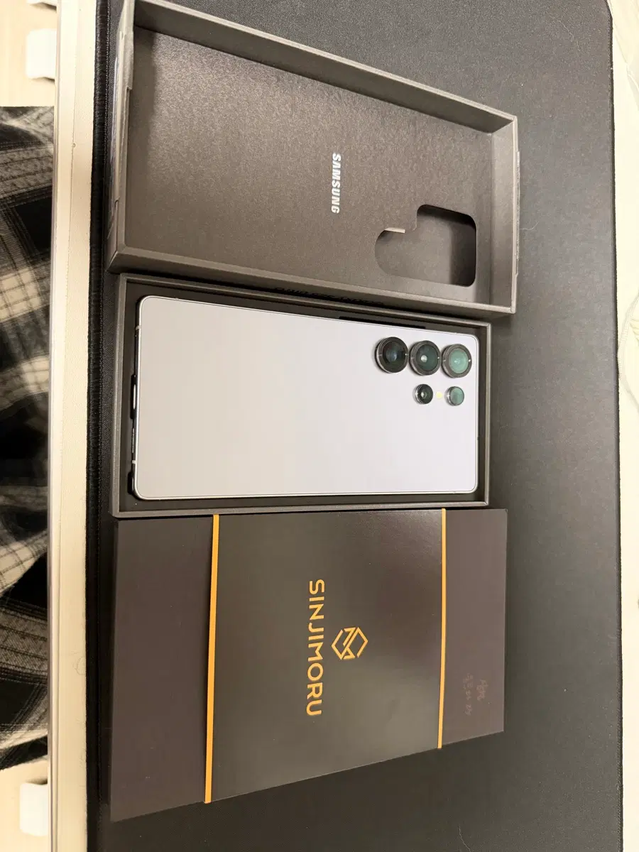 갤럭시 S25 울트라 티타늄 실버블루 256GB 자급제 S급 팝니다.