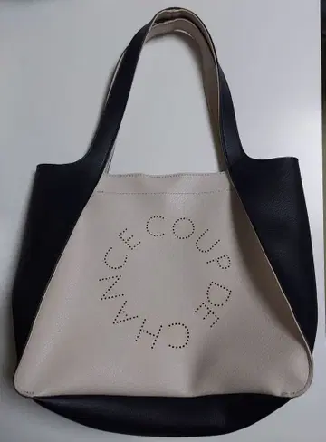 COUP DE CHANCE 펀칭 로고 토트백 바이컬러