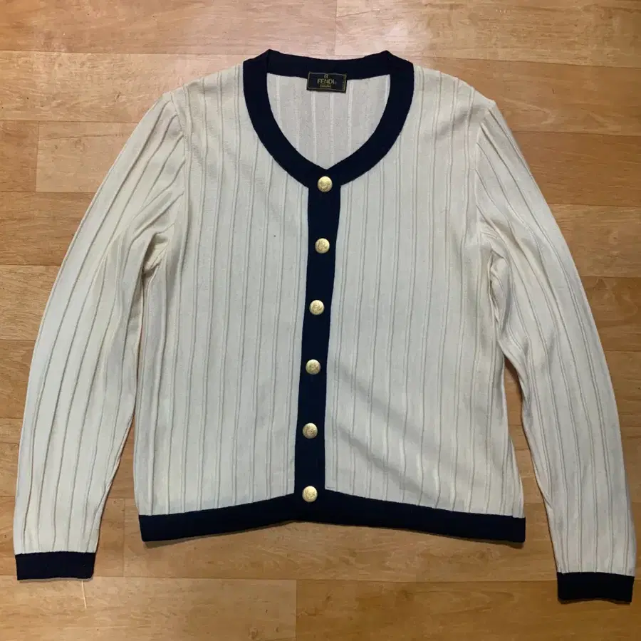 FENDI MAGLIA 펜디 마글리아 라운드넥 금장버튼 카디건(울)