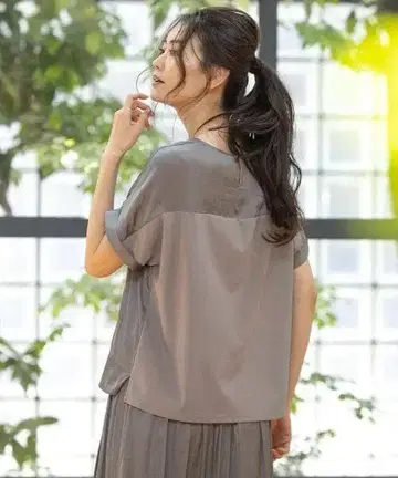 자유구 워셔블 이지 새틴 이소재 콤비 티셔츠