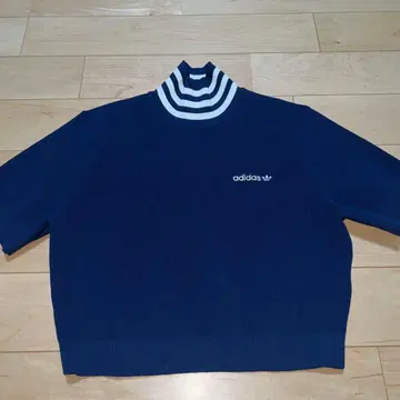 adidas 네이비 하이넥 숏 기장 스웨터 M